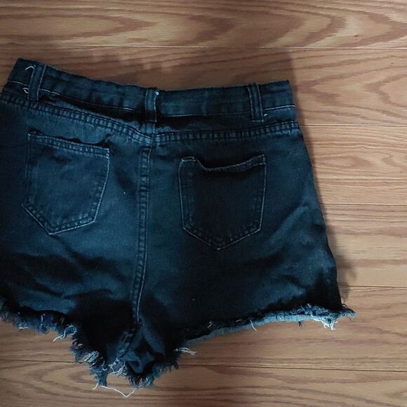 Shein stonewashed Black Distressed jean shorts - Picture 6 of 8